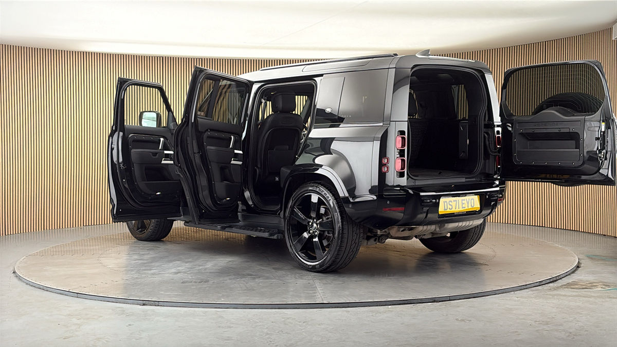More views of Land Rover Defender 110