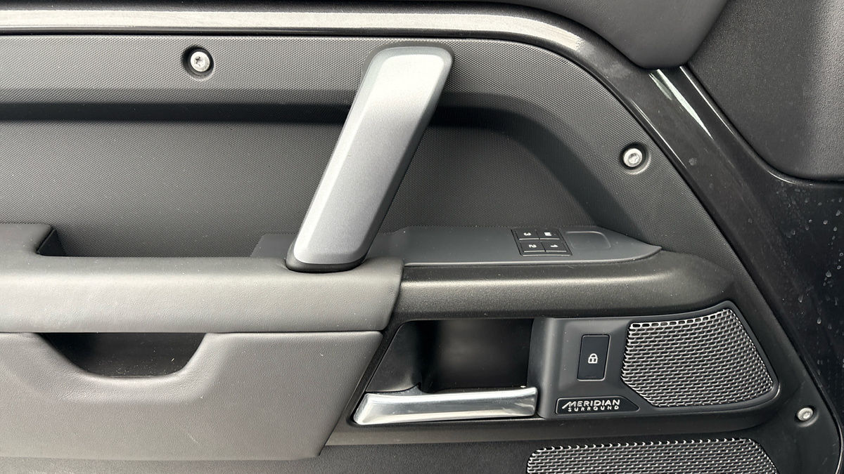 Land Rover Defender 110 Image 37