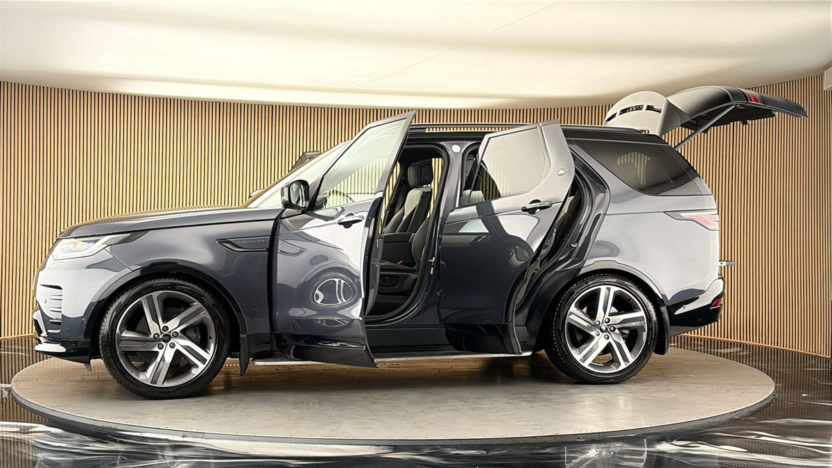 More views of Land Rover Discovery