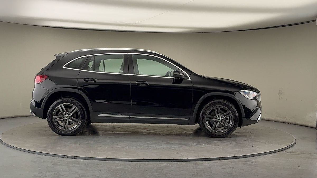 Mercedes-Benz GLA Image 16