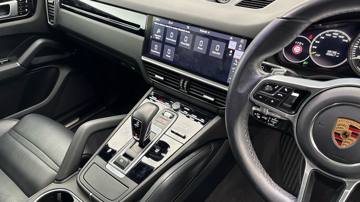 Porsche Cayenne Image 18