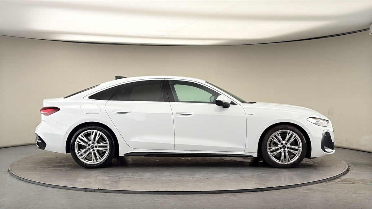 Audi A5 Image 16