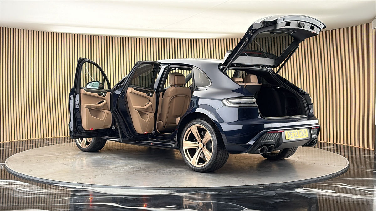 More views of Porsche Macan