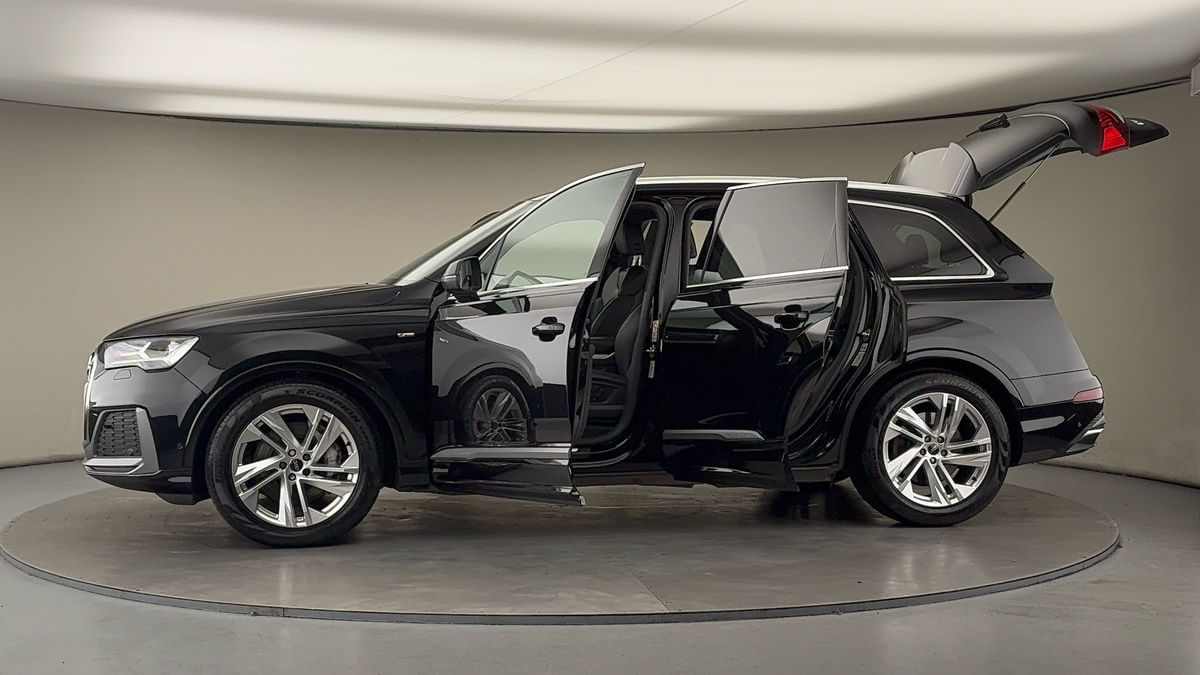 More views of Audi Q7