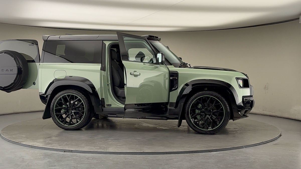 More views of Land Rover Defender 90