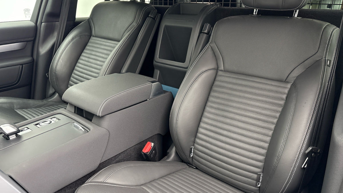 Land Rover Discovery Image 7