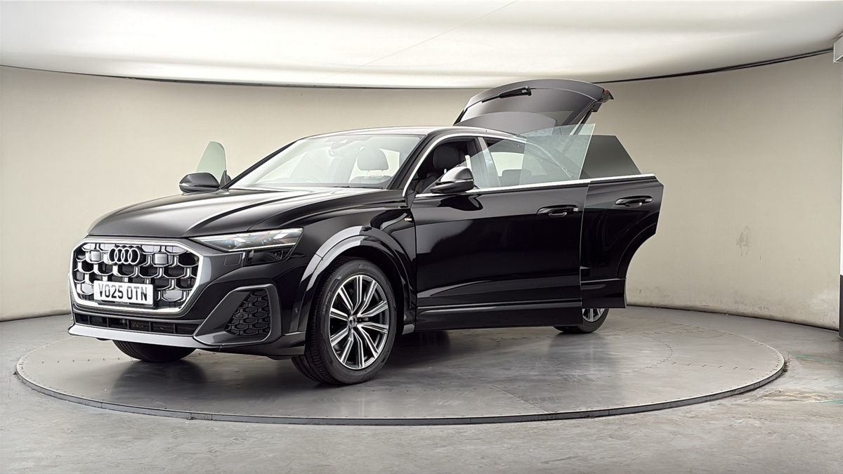 More views of Audi Q8