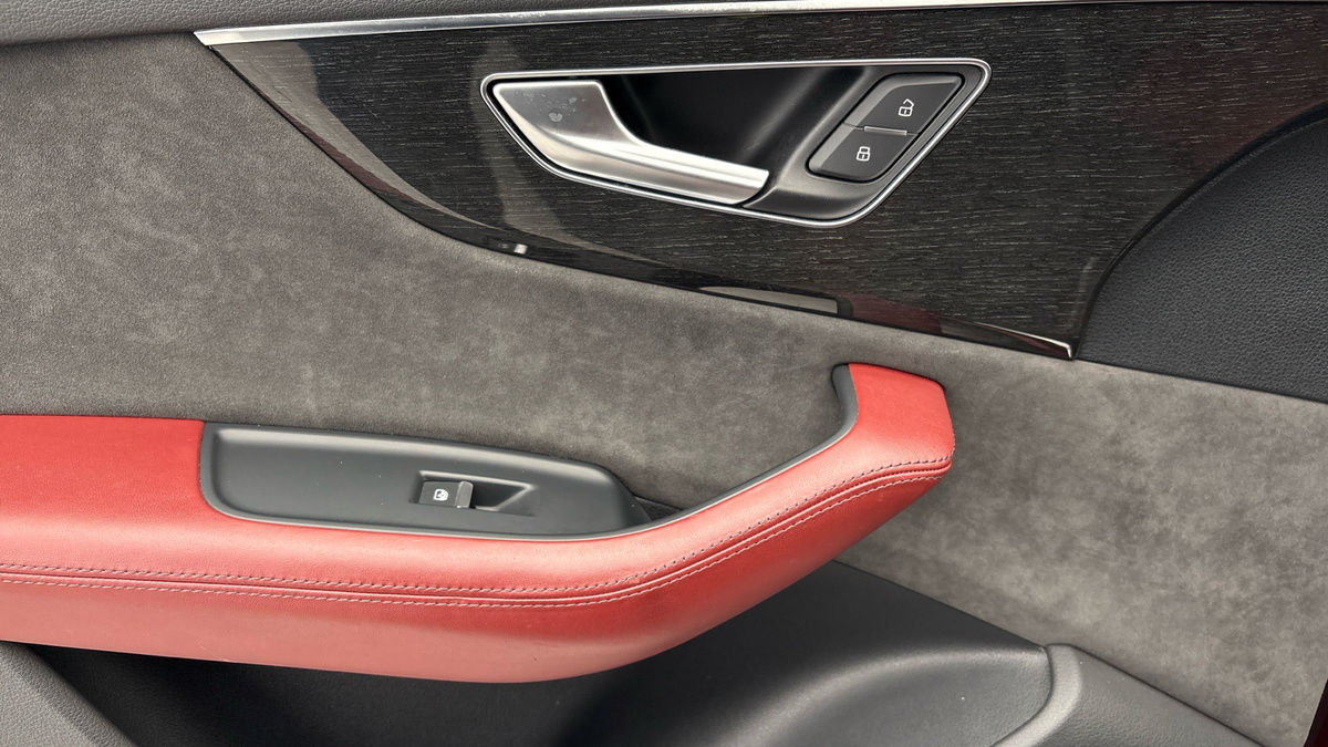 Audi SQ8 Image 19