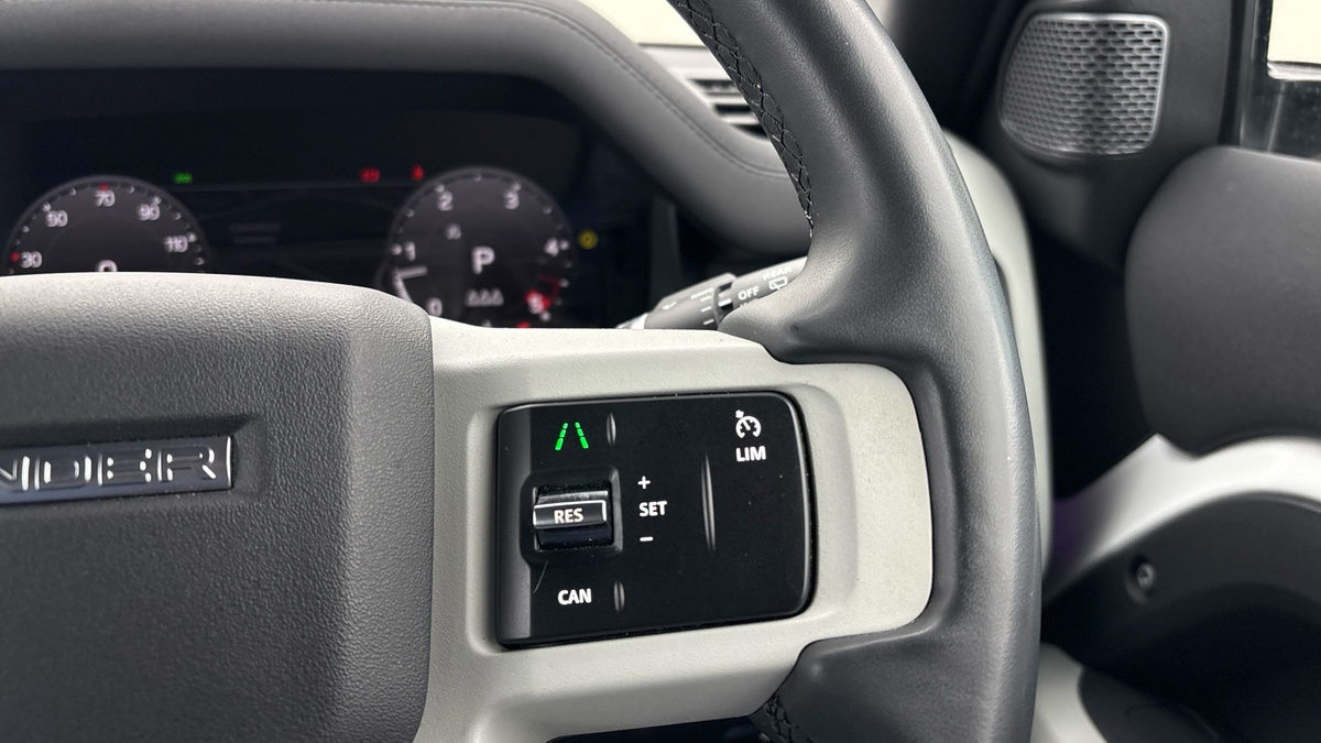 Land Rover Defender 90 Image 14