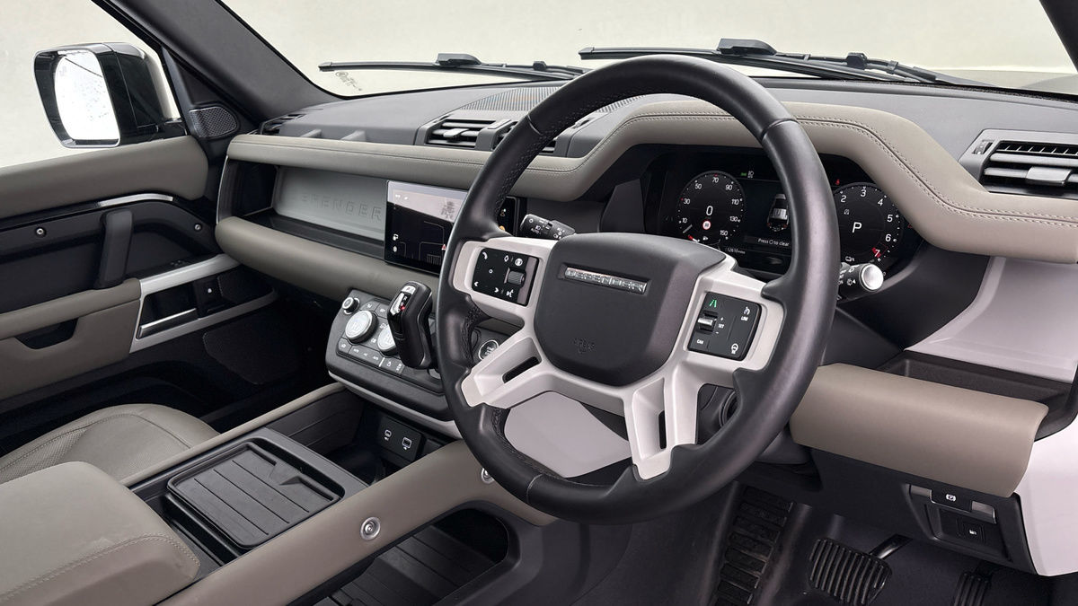 Land Rover Defender 110 Image 5
