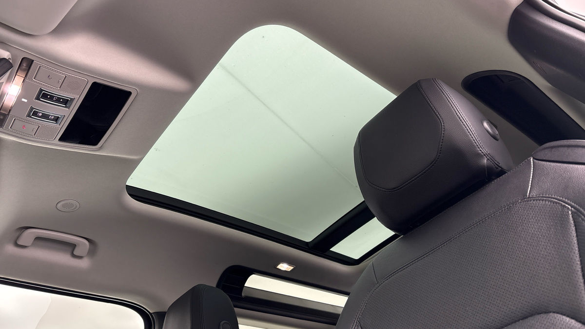 Land Rover Defender 90 Image 6