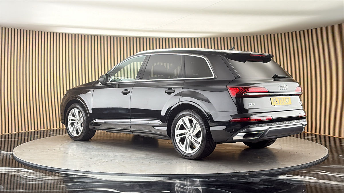 More views of Audi Q7