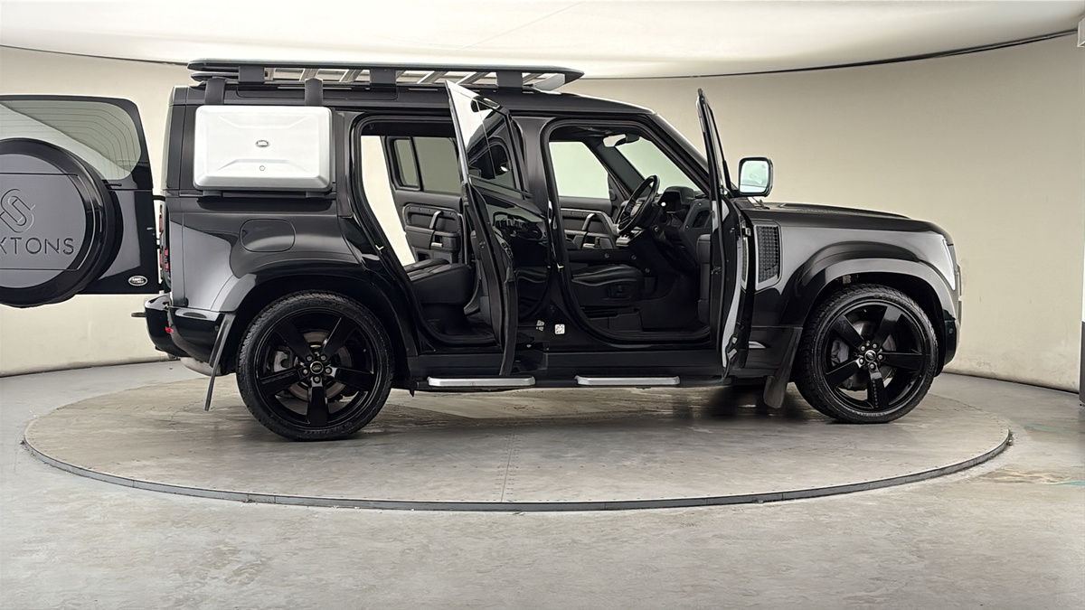 More views of Land Rover Defender 110