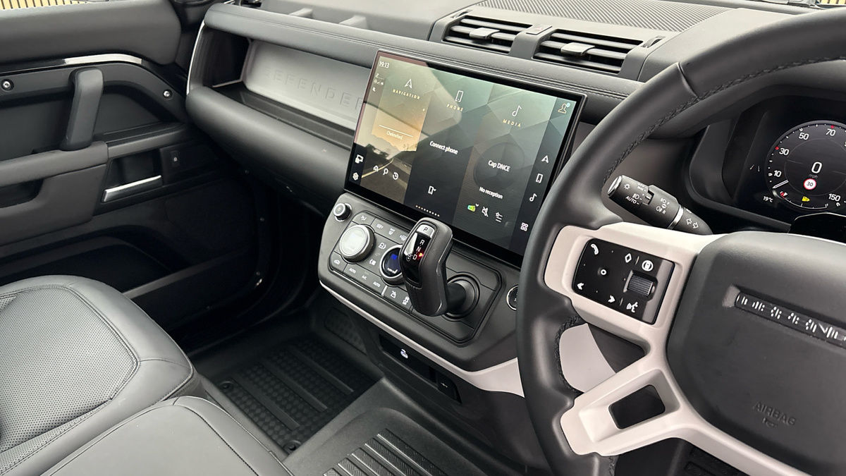 Land Rover Defender 90 Image 18