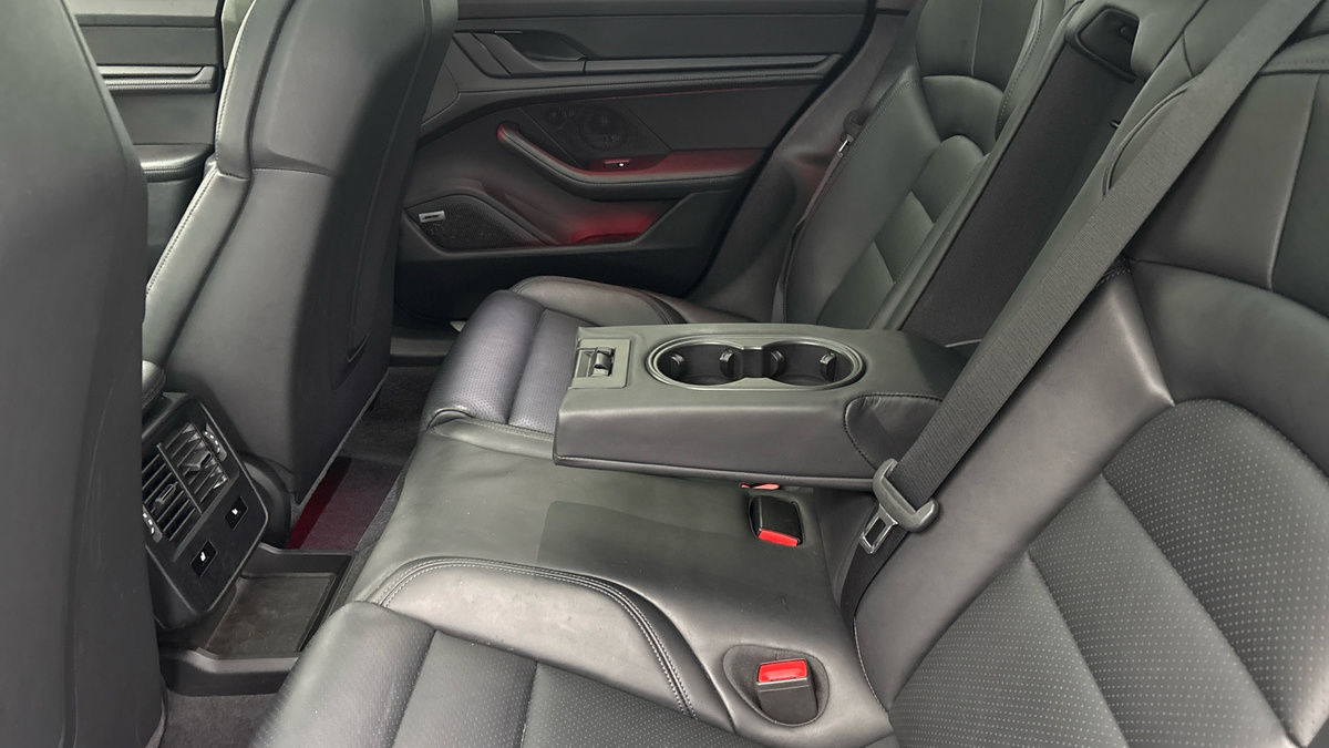 Porsche Taycan Image 9