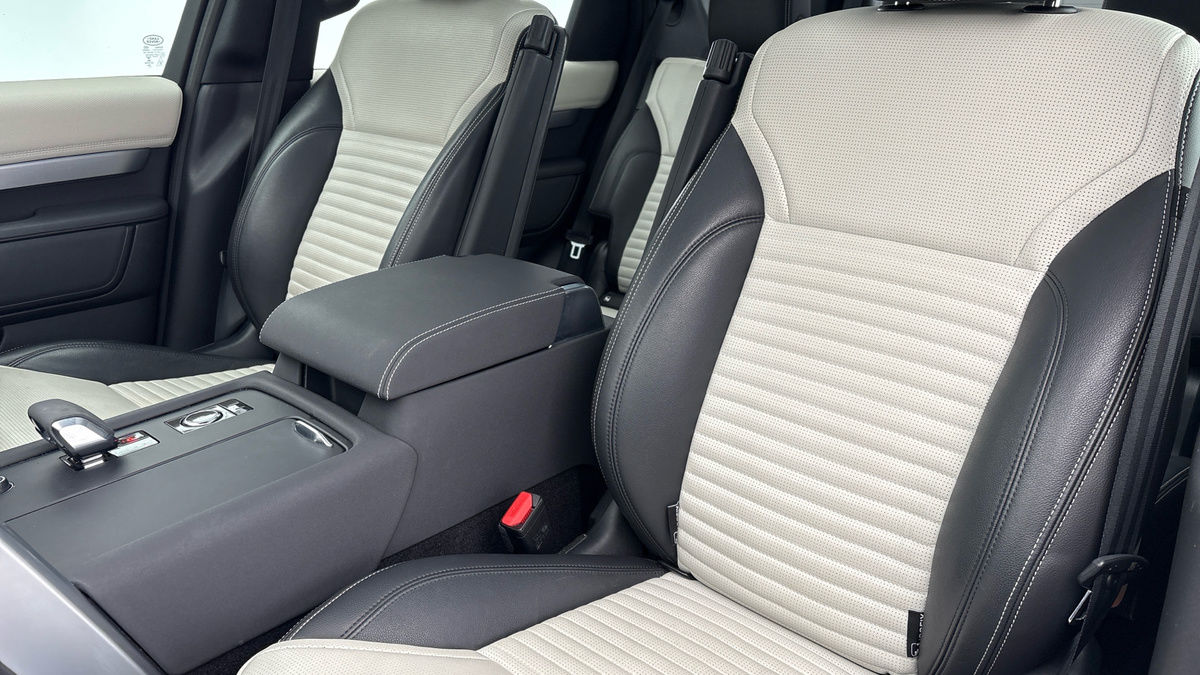 Land Rover Discovery Image 7