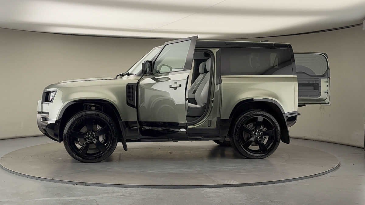 More views of Land Rover Defender 90