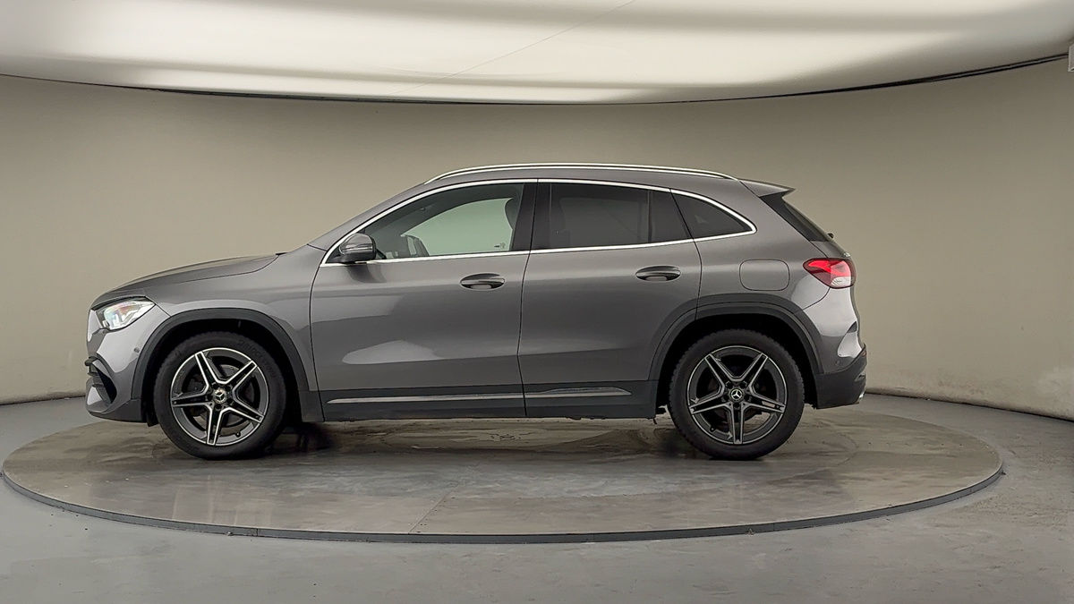 Mercedes-Benz GLA Image 15