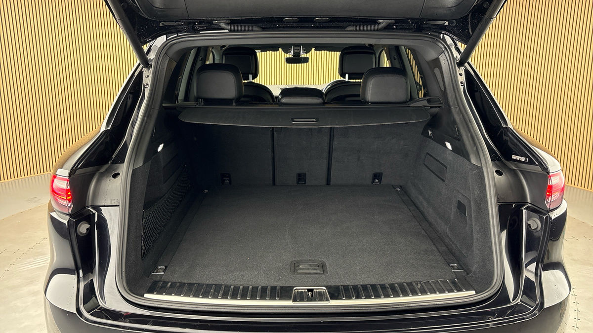 Porsche Cayenne Image 11