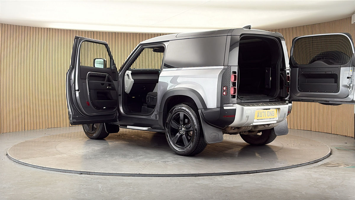 More views of Land Rover Defender 90