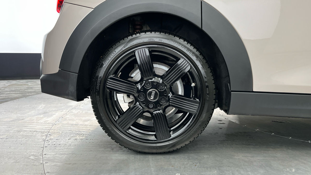 MINI Hatch Image 10
