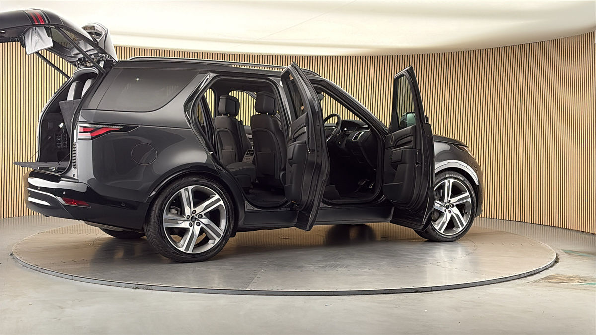 More views of Land Rover Discovery