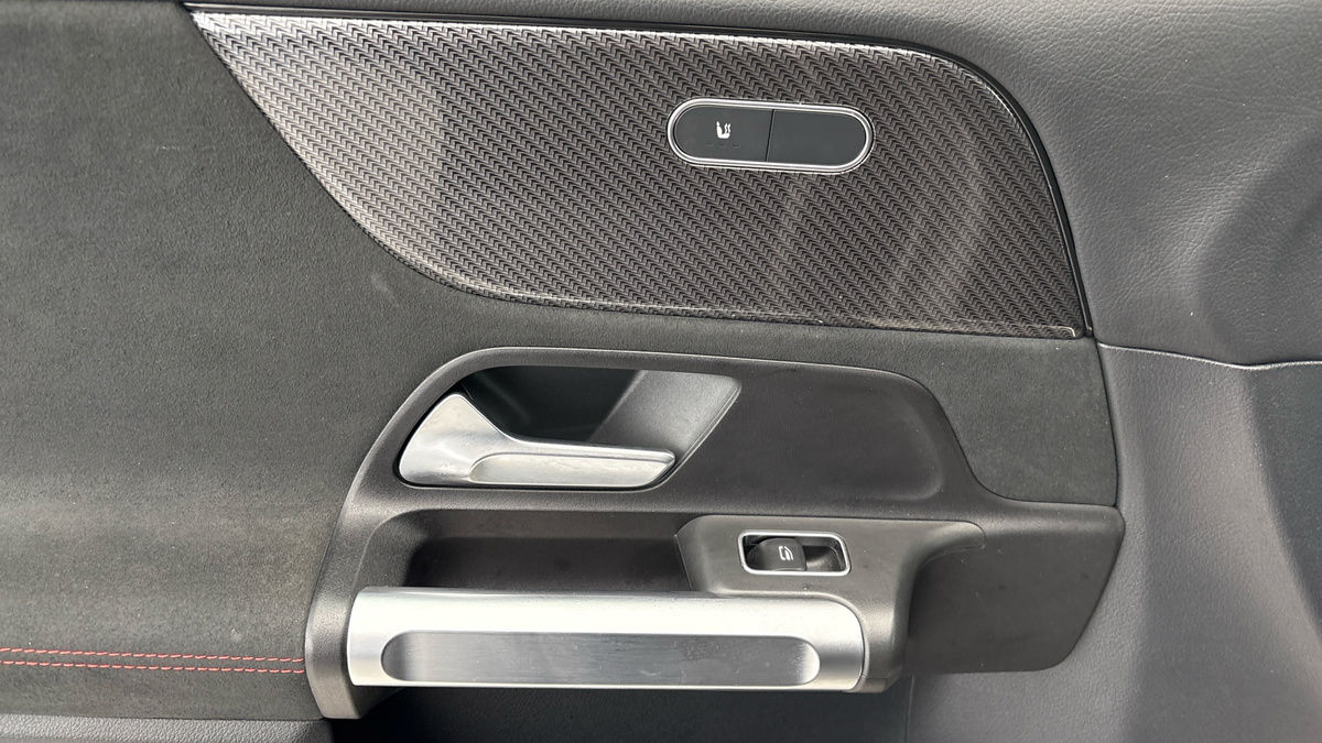 Mercedes-Benz GLB Image 19