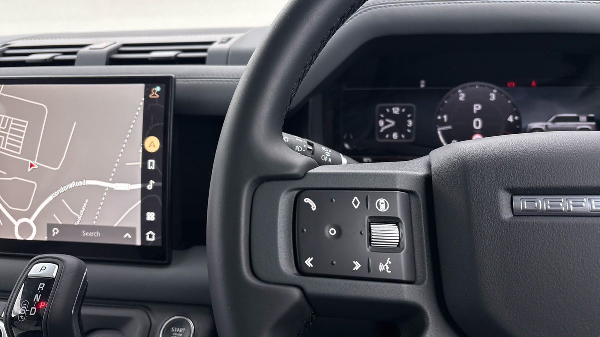 Land Rover Defender 110 Image 13