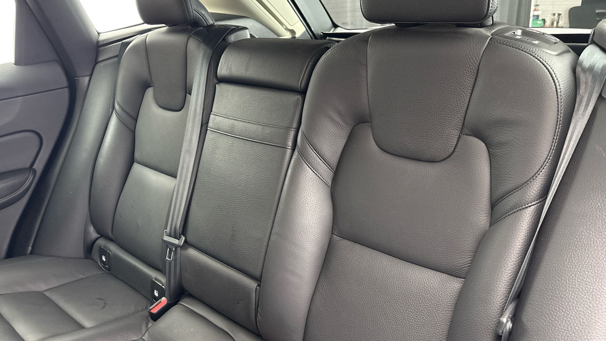 Volvo XC60 Image 8