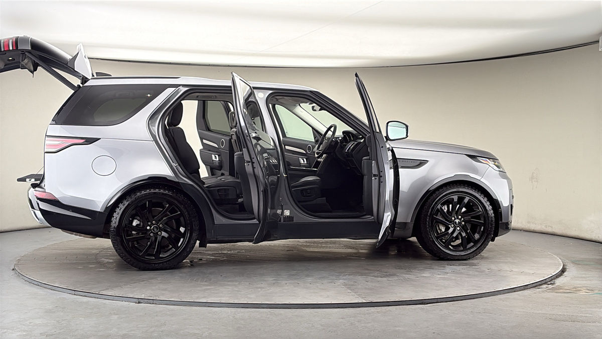 More views of Land Rover Discovery