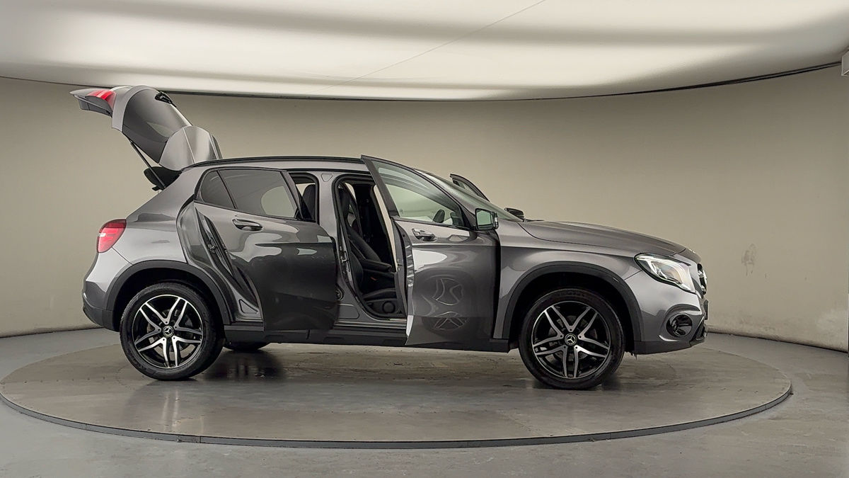 More views of Mercedes-Benz GLA