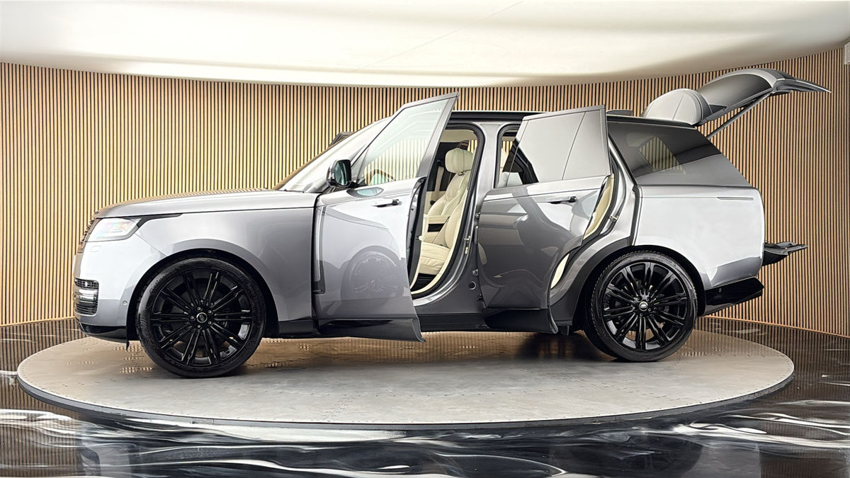 More views of Land Rover Range Rover