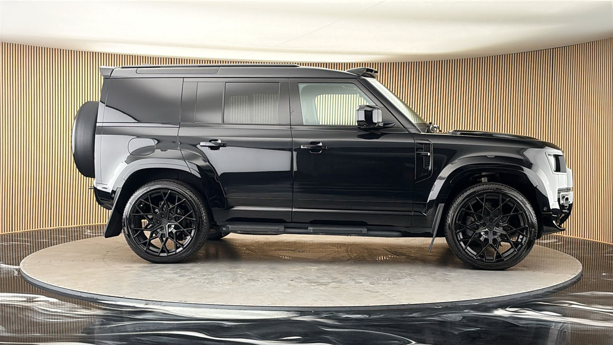 More views of Land Rover Defender 110
