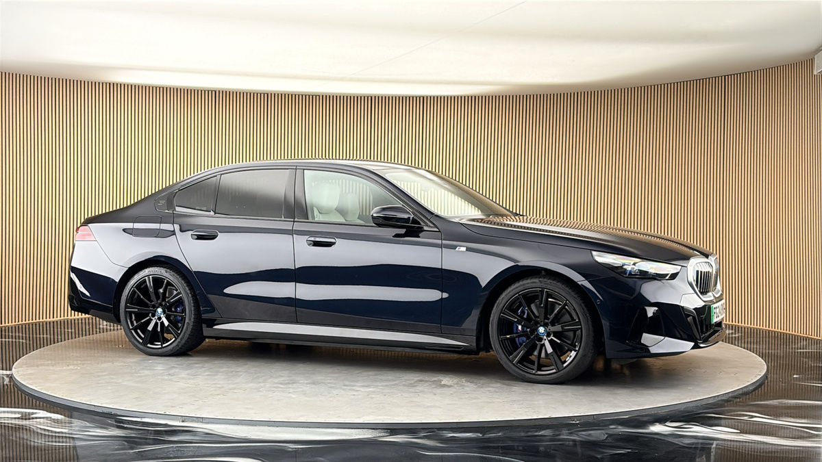 More views of BMW i5