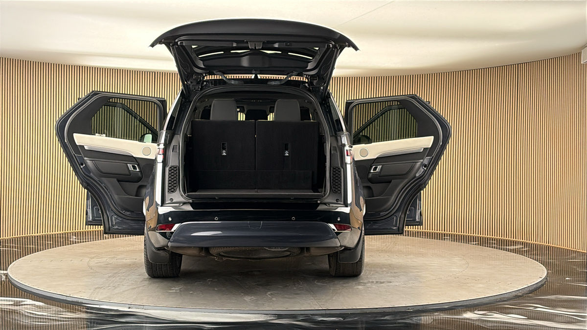 More views of Land Rover Discovery