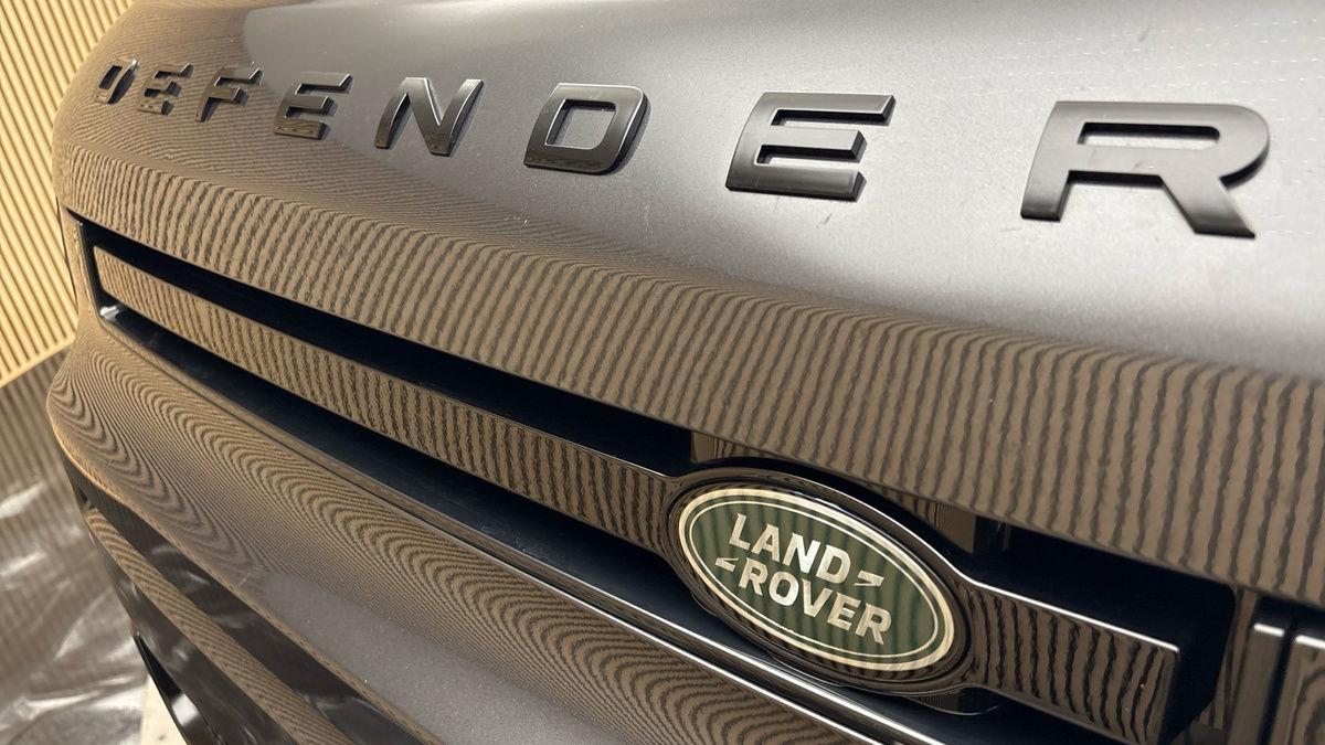 Land Rover Defender 110 Image 24