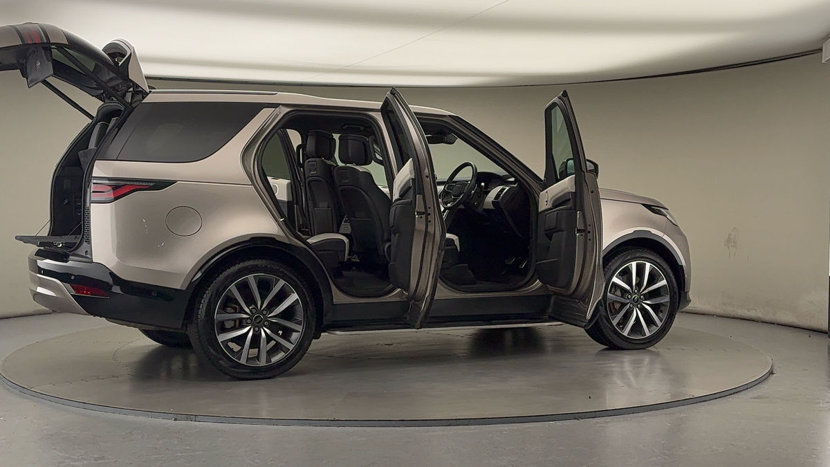 More views of Land Rover Discovery