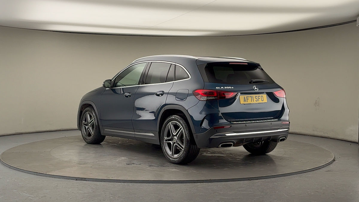 Mercedes-Benz GLA Image 2