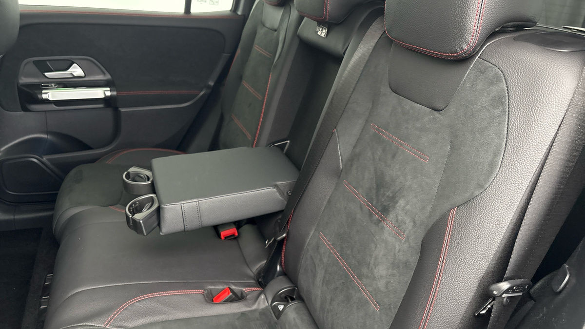 Mercedes-Benz GLB Image 9