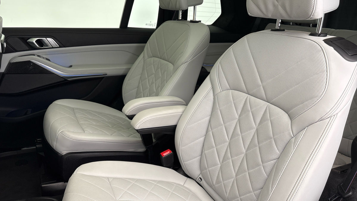 BMW X7 Image 8