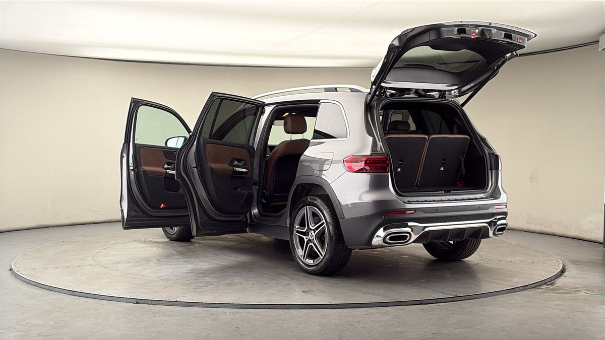 Mercedes-Benz GLB Image 23