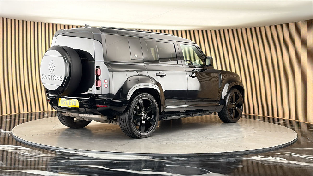 Land Rover Defender 110 Image 21