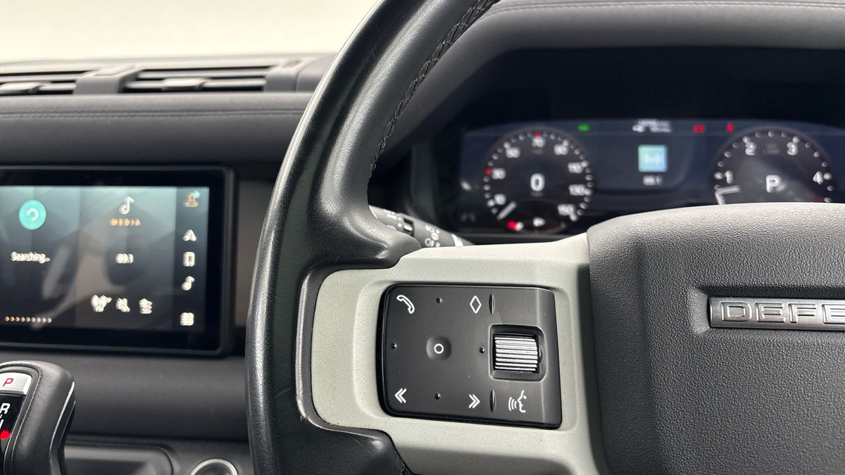 Land Rover Defender 110 Image 13