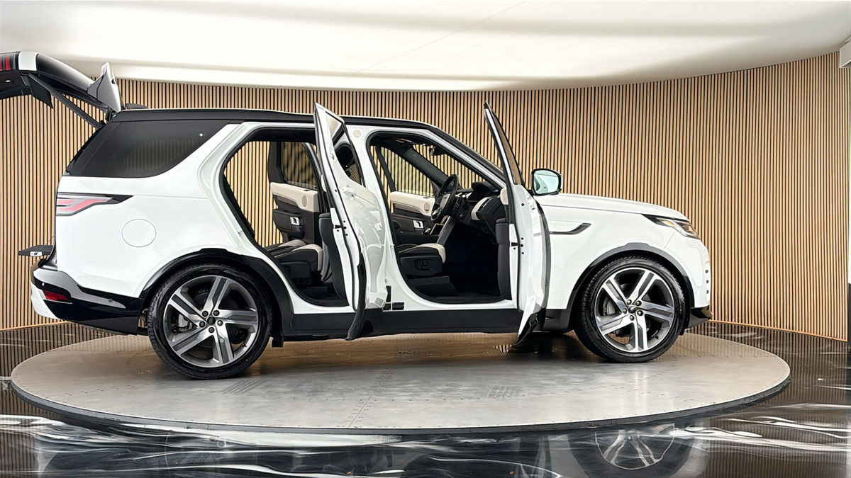 More views of Land Rover Discovery