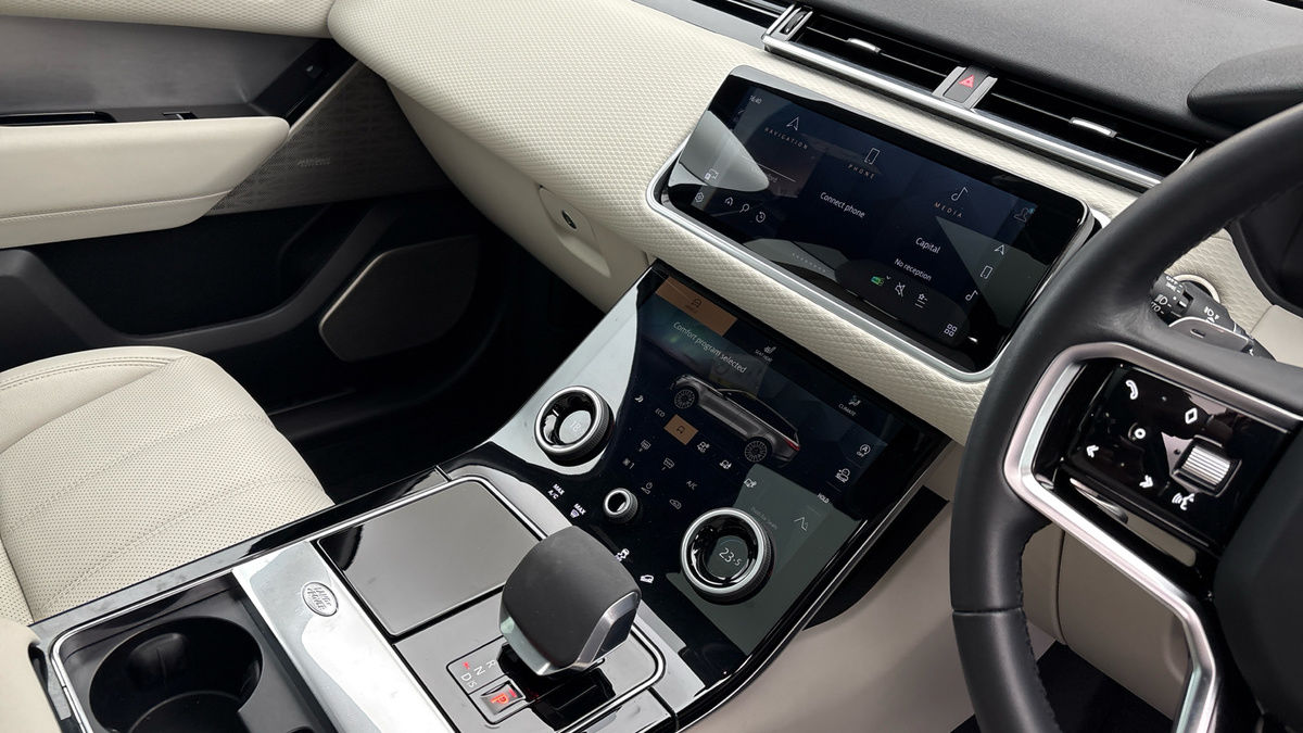 Land Rover Range Rover Velar Image 18