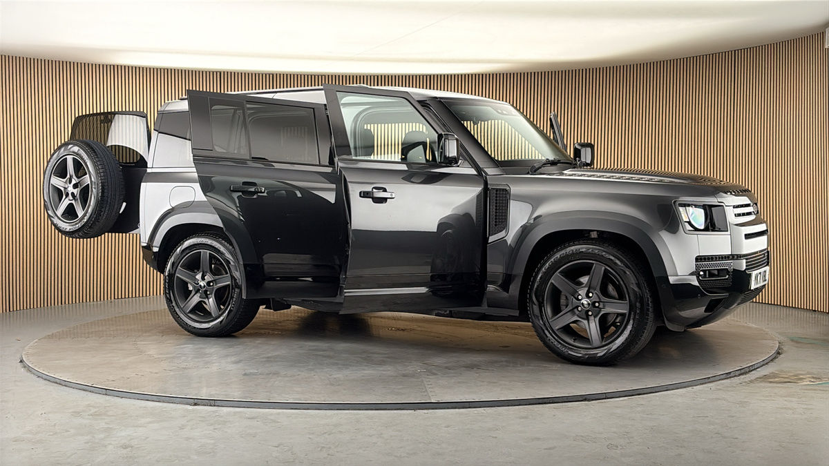 More views of Land Rover Defender 110