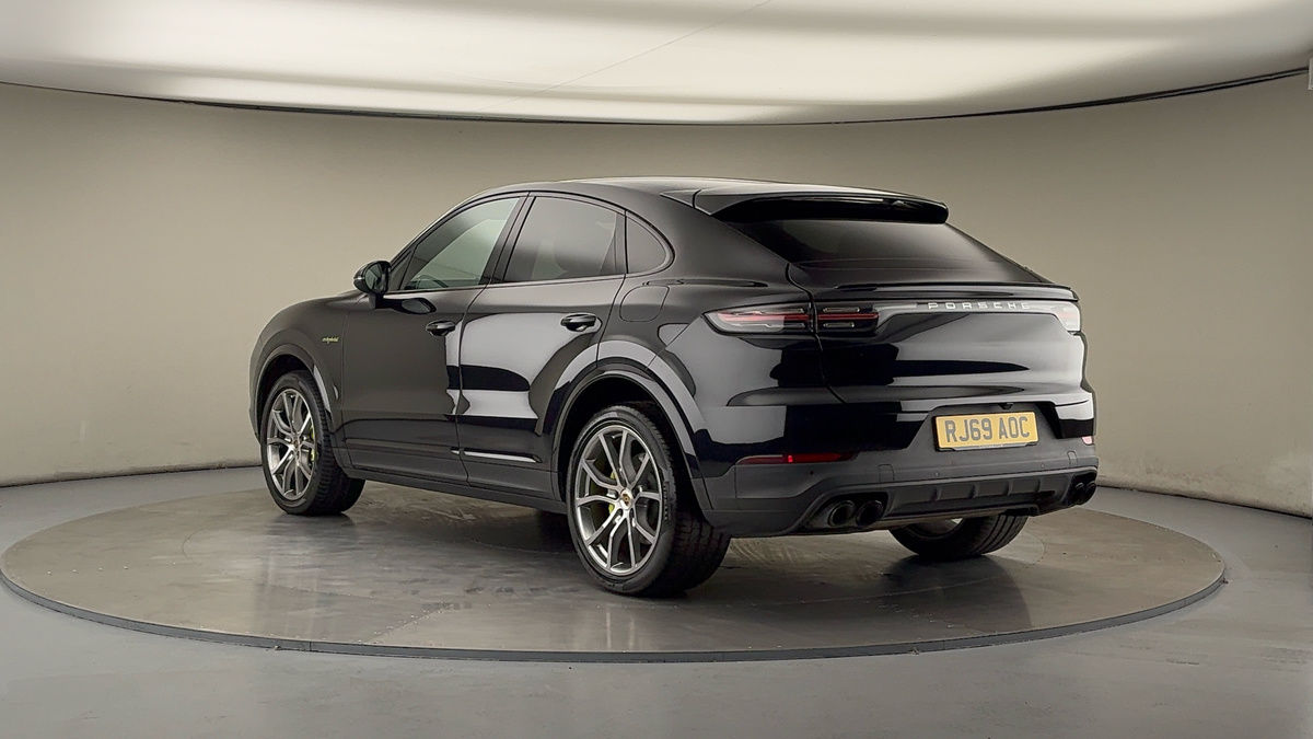 Porsche Cayenne Image 2