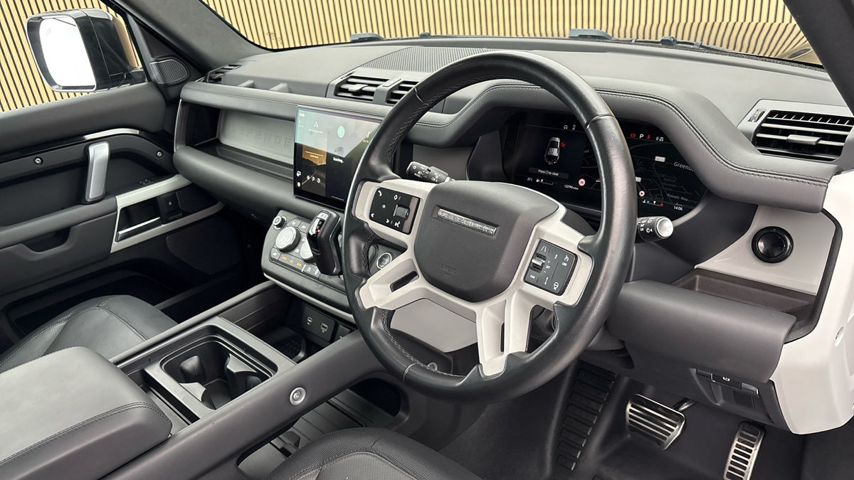 Land Rover Defender 110 Image 5