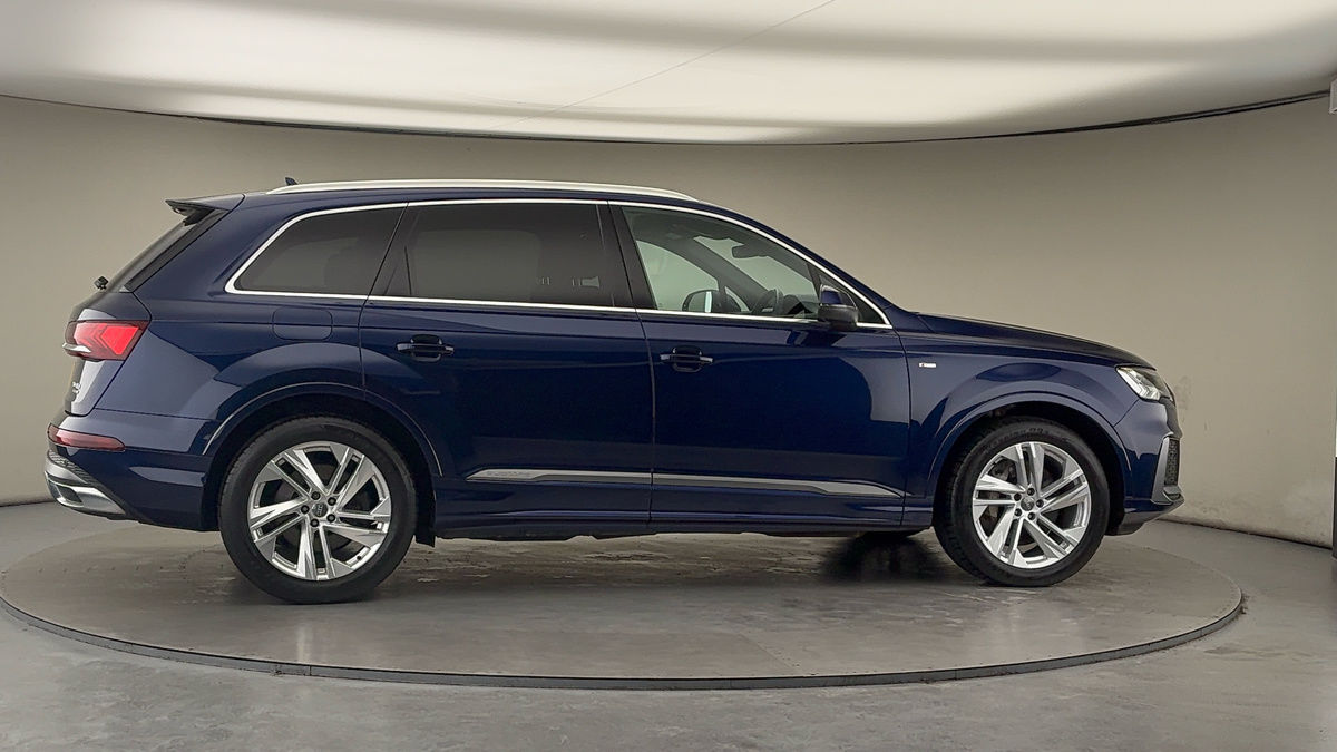 More views of Audi Q7