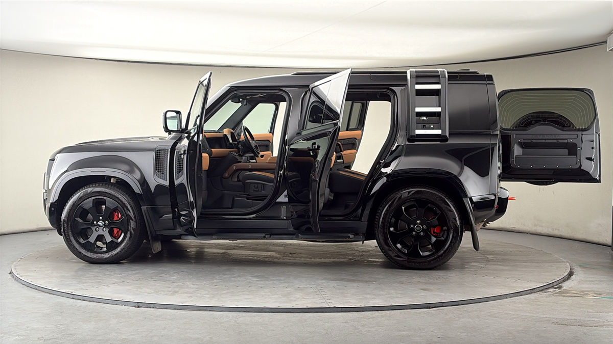 More views of Land Rover Defender 110